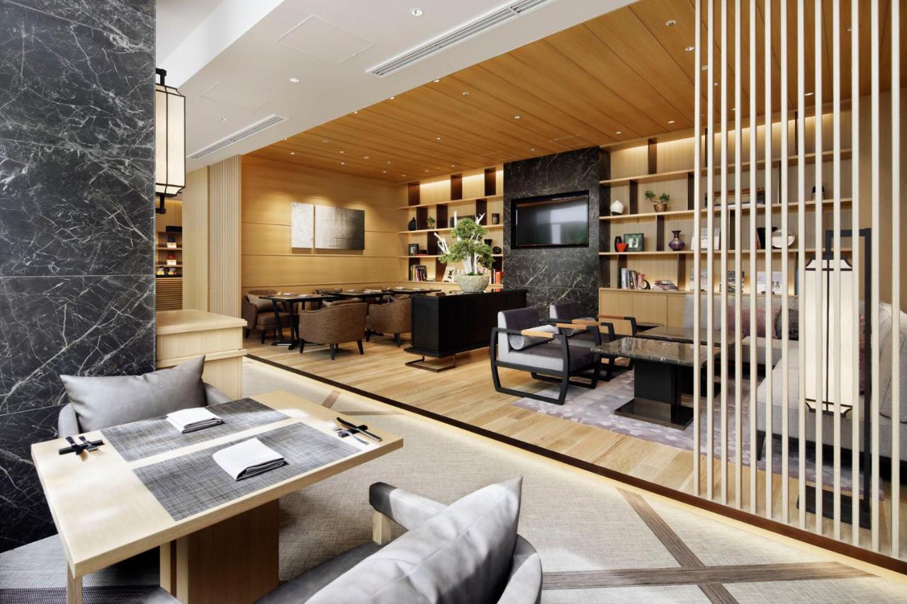 Tower Side Executive King Non-Smoking Lounge Access Lounge Sauna Access