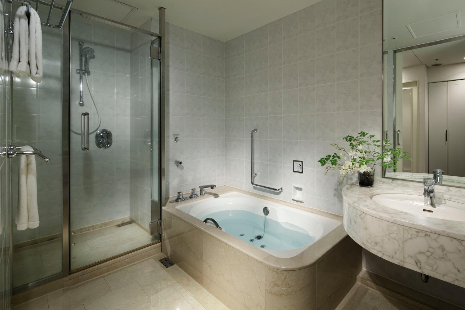 Tower Side Deluxe King Room Upper Floor Non-Smoking Sauna Access